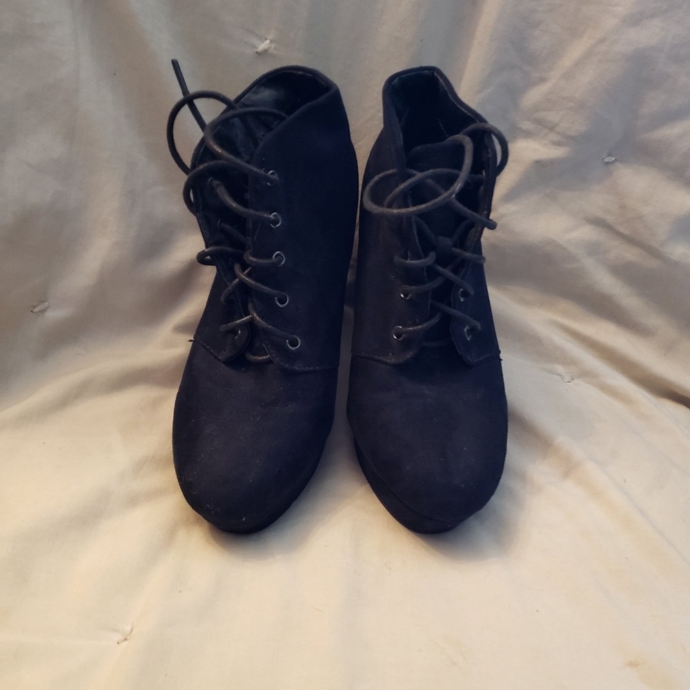 High heel boots